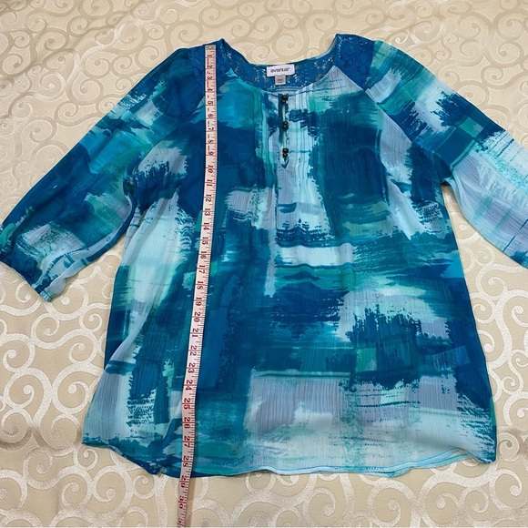 Avenue 14/16 Vibrant Blue Abstract print Blouse Top Women's Lace Accent EUC - Picture 10 of 12
